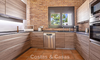 Villa de lujo de una sola planta, lista para entrar a vivir, en venta en primera línea de golf en un resort líder en Mijas, Costa del Sol 783940 