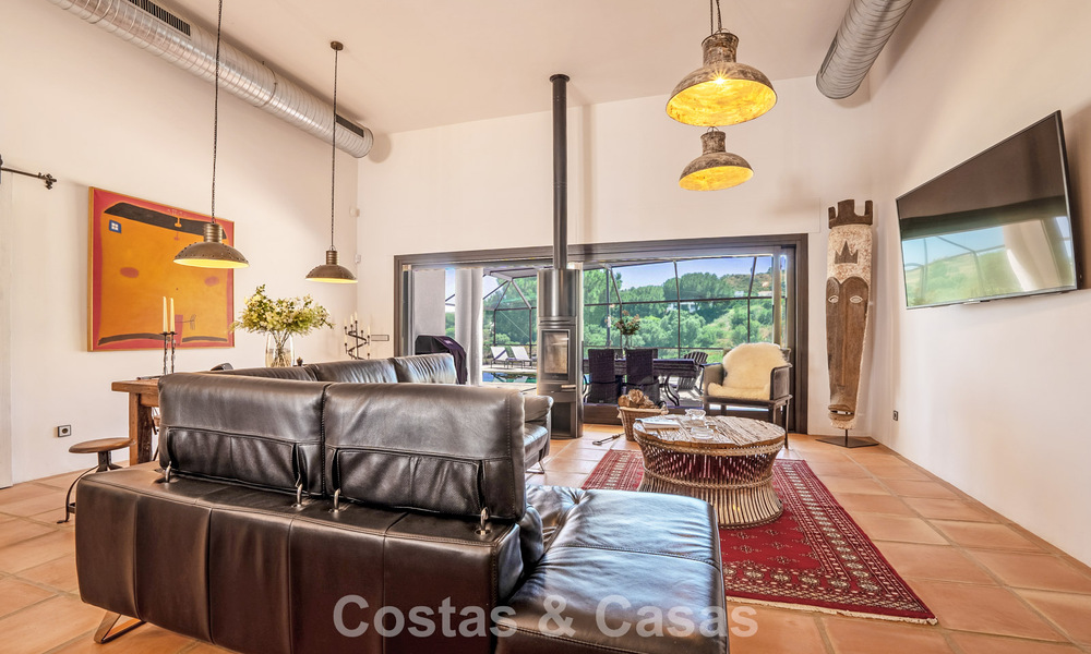 Villa de lujo de una sola planta, lista para entrar a vivir, en venta en primera línea de golf en un resort líder en Mijas, Costa del Sol 783943