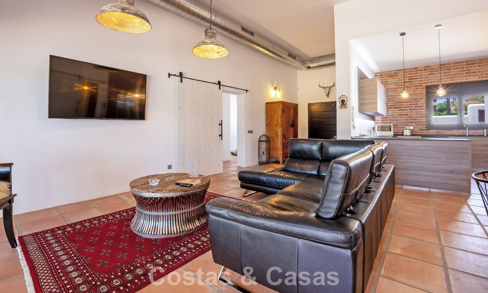 Villa de lujo de una sola planta, lista para entrar a vivir, en venta en primera línea de golf en un resort líder en Mijas, Costa del Sol 783948