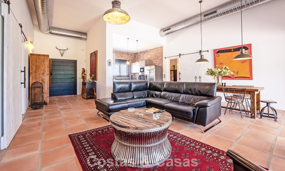 Villa de lujo de una sola planta, lista para entrar a vivir, en venta en primera línea de golf en un resort líder en Mijas, Costa del Sol 783949