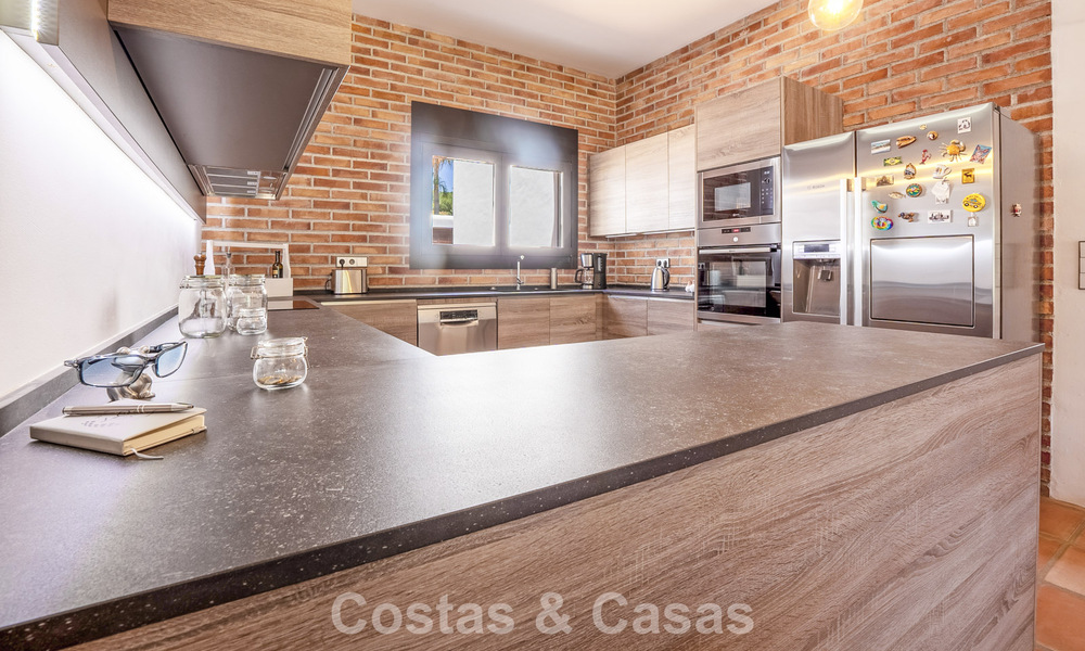 Villa de lujo de una sola planta, lista para entrar a vivir, en venta en primera línea de golf en un resort líder en Mijas, Costa del Sol 783951