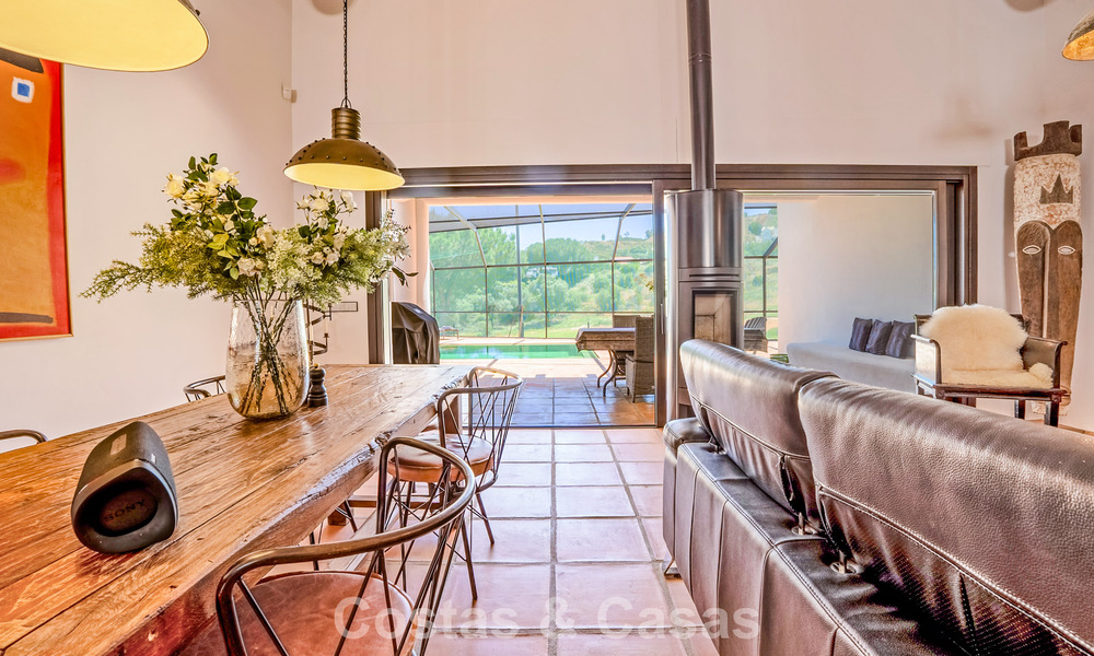 Villa de lujo de una sola planta, lista para entrar a vivir, en venta en primera línea de golf en un resort líder en Mijas, Costa del Sol 783952