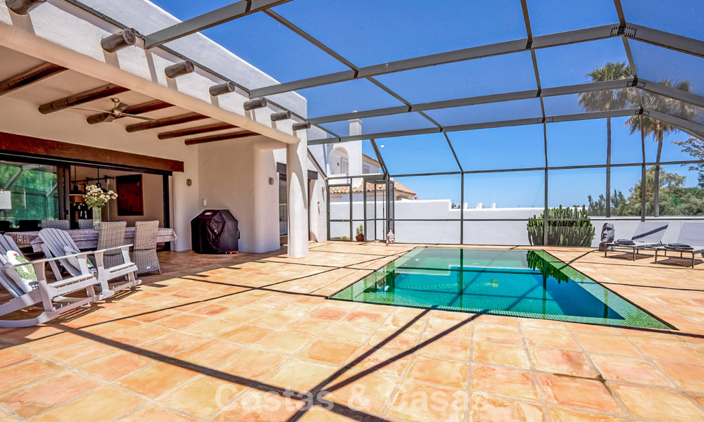 Villa de lujo de una sola planta, lista para entrar a vivir, en venta en primera línea de golf en un resort líder en Mijas, Costa del Sol 783956