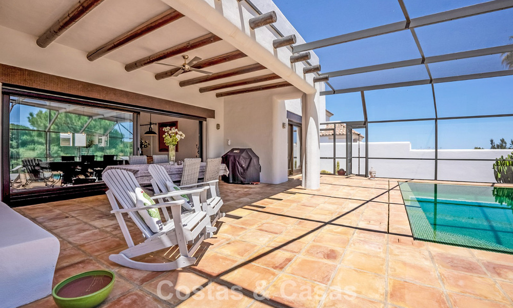 Villa de lujo de una sola planta, lista para entrar a vivir, en venta en primera línea de golf en un resort líder en Mijas, Costa del Sol 783961