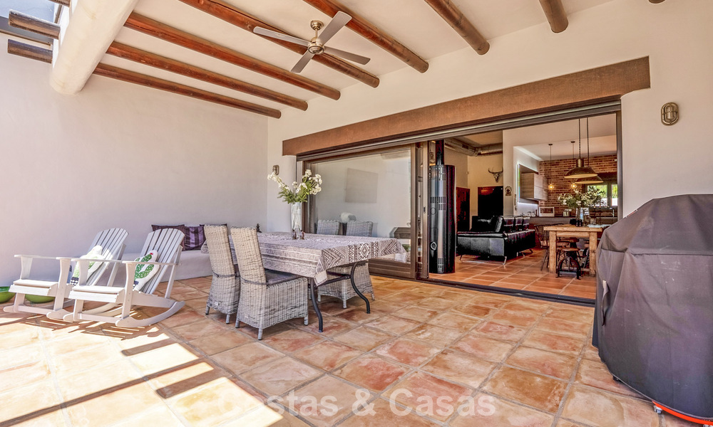 Villa de lujo de una sola planta, lista para entrar a vivir, en venta en primera línea de golf en un resort líder en Mijas, Costa del Sol 783962
