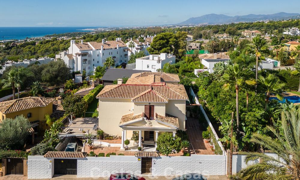Villa clásica de estilo mediterráneo en venta a un paso del centro de Marbella 784000