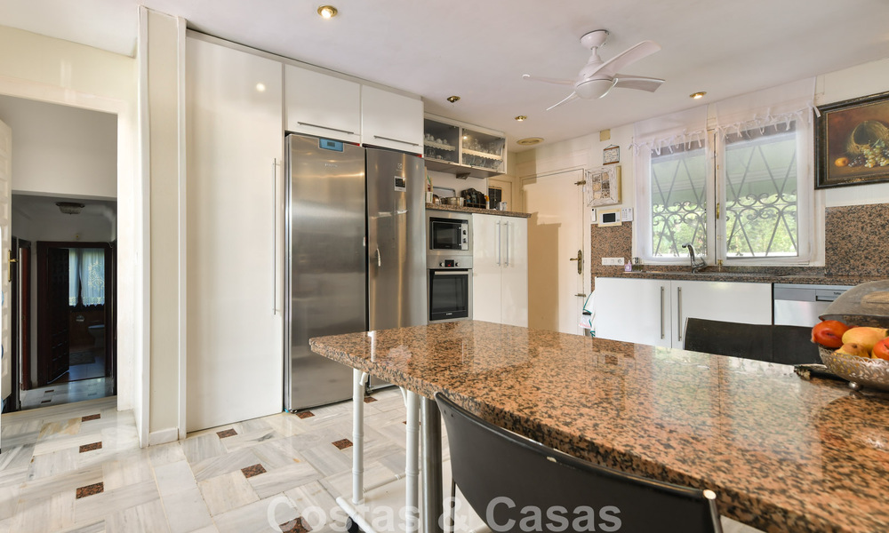 Villa clásica de estilo mediterráneo en venta a un paso del centro de Marbella 784002