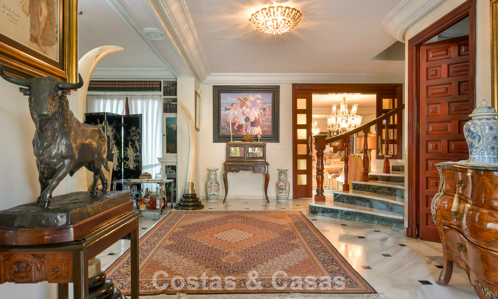 Villa clásica de estilo mediterráneo en venta a un paso del centro de Marbella 784005
