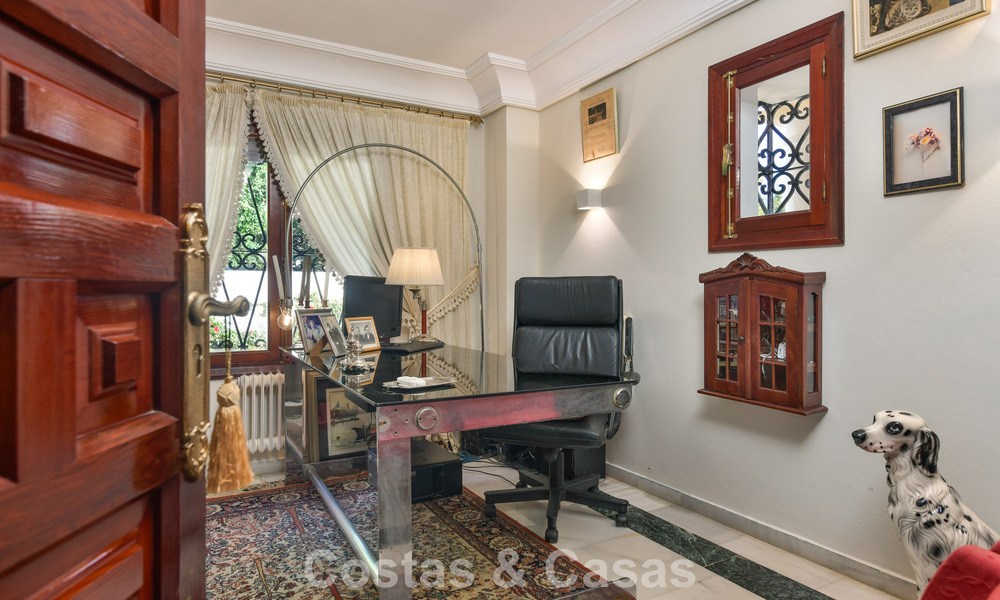 Villa clásica de estilo mediterráneo en venta a un paso del centro de Marbella 784012