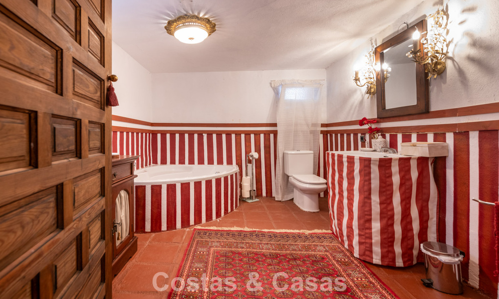 Villa clásica de estilo mediterráneo en venta a un paso del centro de Marbella 784034