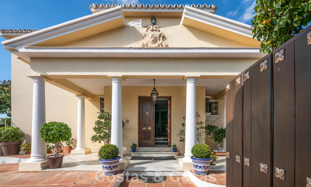 Villa clásica de estilo mediterráneo en venta a un paso del centro de Marbella 784036