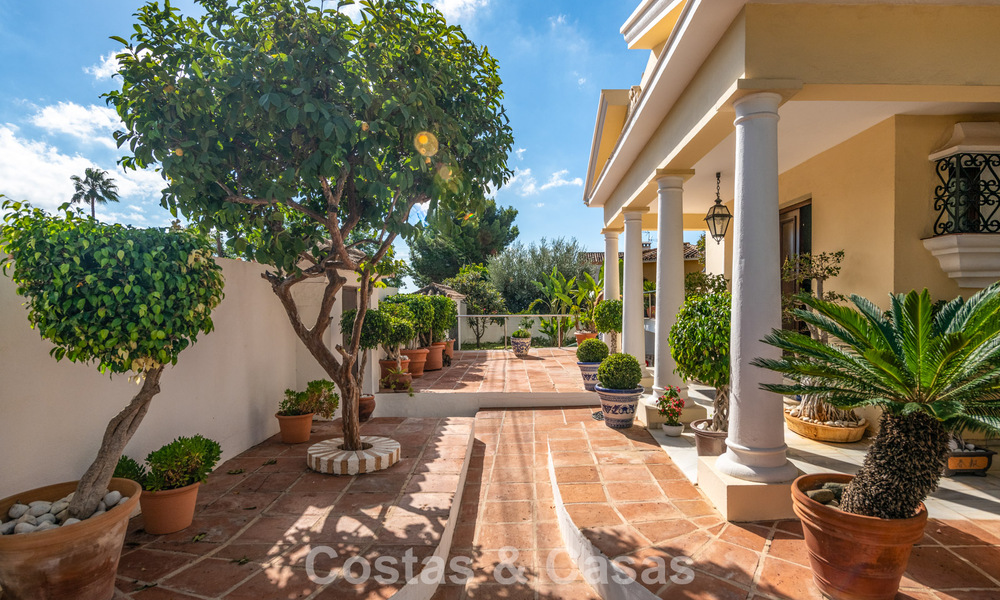 Villa clásica de estilo mediterráneo en venta a un paso del centro de Marbella 784038