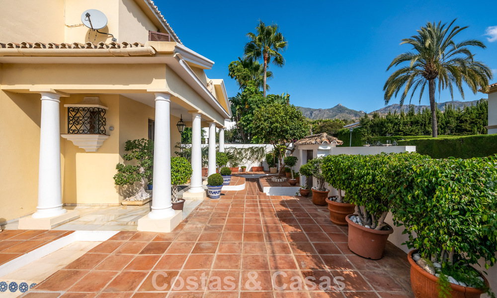 Villa clásica de estilo mediterráneo en venta a un paso del centro de Marbella 784041