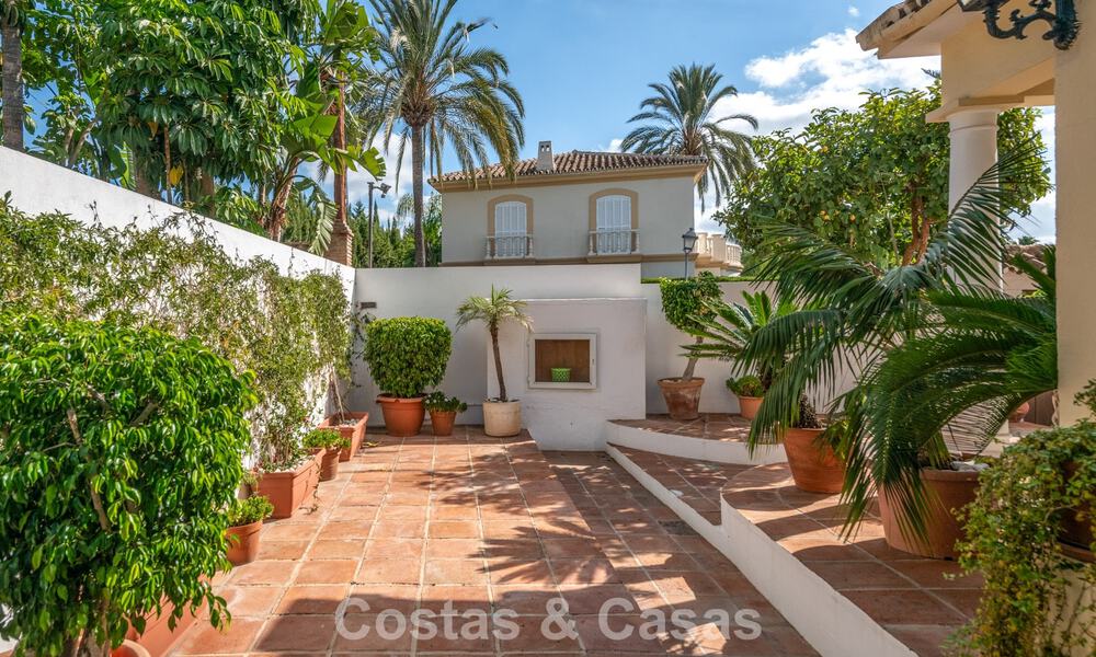 Villa clásica de estilo mediterráneo en venta a un paso del centro de Marbella 784043