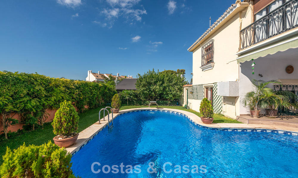 Villa clásica de estilo mediterráneo en venta a un paso del centro de Marbella 784049