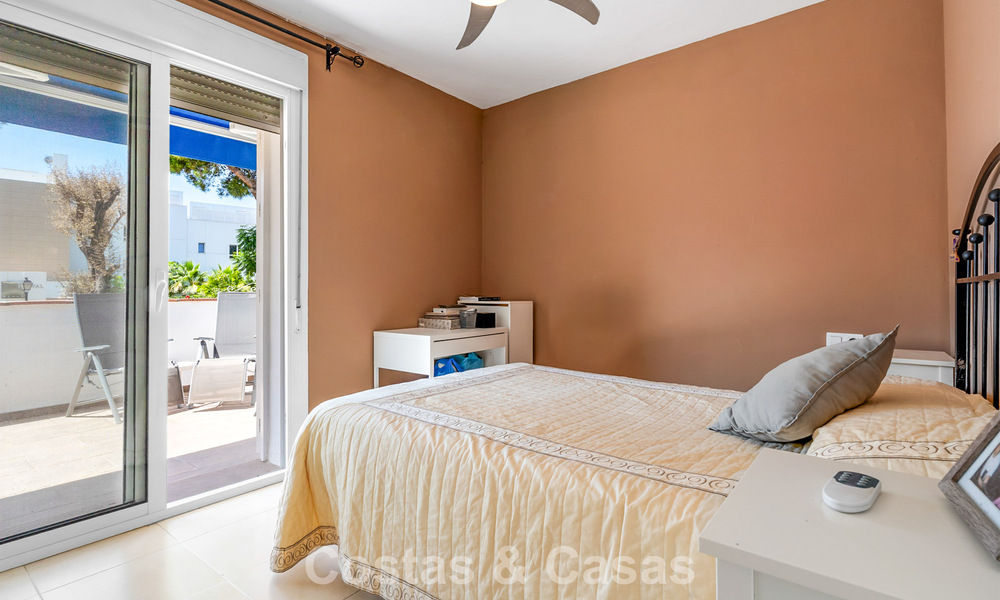 Amplio apartamento en planta baja en un complejo cerrado a un paso de la playa y Puerto Banús, Marbella 783891