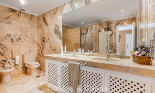 Amplio apartamento en planta baja en un complejo cerrado a un paso de la playa y Puerto Banús, Marbella 783894 