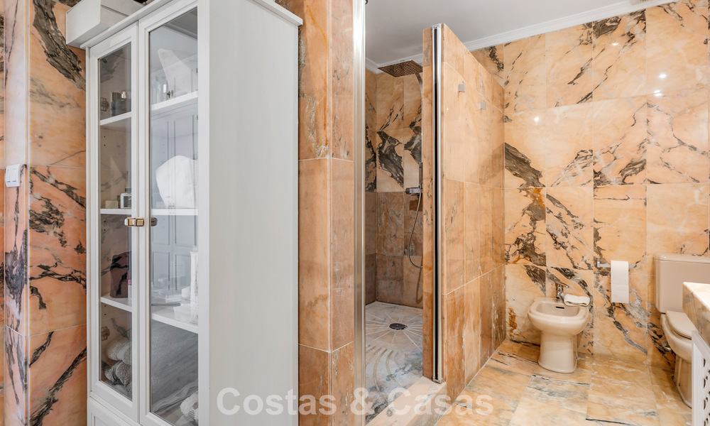 Amplio apartamento en planta baja en un complejo cerrado a un paso de la playa y Puerto Banús, Marbella 783895