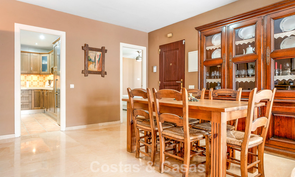 Amplio apartamento en planta baja en un complejo cerrado a un paso de la playa y Puerto Banús, Marbella 783905