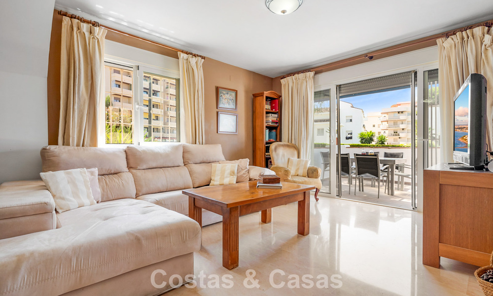Amplio apartamento en planta baja en un complejo cerrado a un paso de la playa y Puerto Banús, Marbella 783906