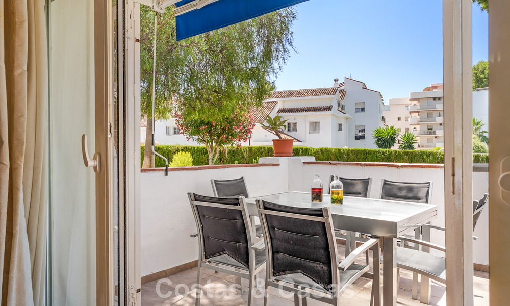 Amplio apartamento en planta baja en un complejo cerrado a un paso de la playa y Puerto Banús, Marbella 783908