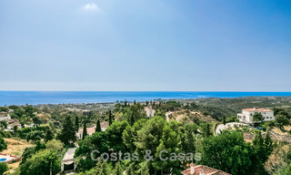 Villa de lujo de estilo español con vistas a la montaña y al mar en venta en la Nueva Milla de Oro, entre Marbella y Estepona 784050 