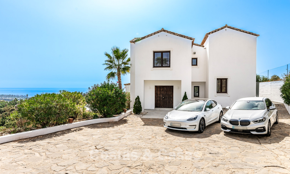 Villa de lujo de estilo español con vistas a la montaña y al mar en venta en la Nueva Milla de Oro, entre Marbella y Estepona 784056