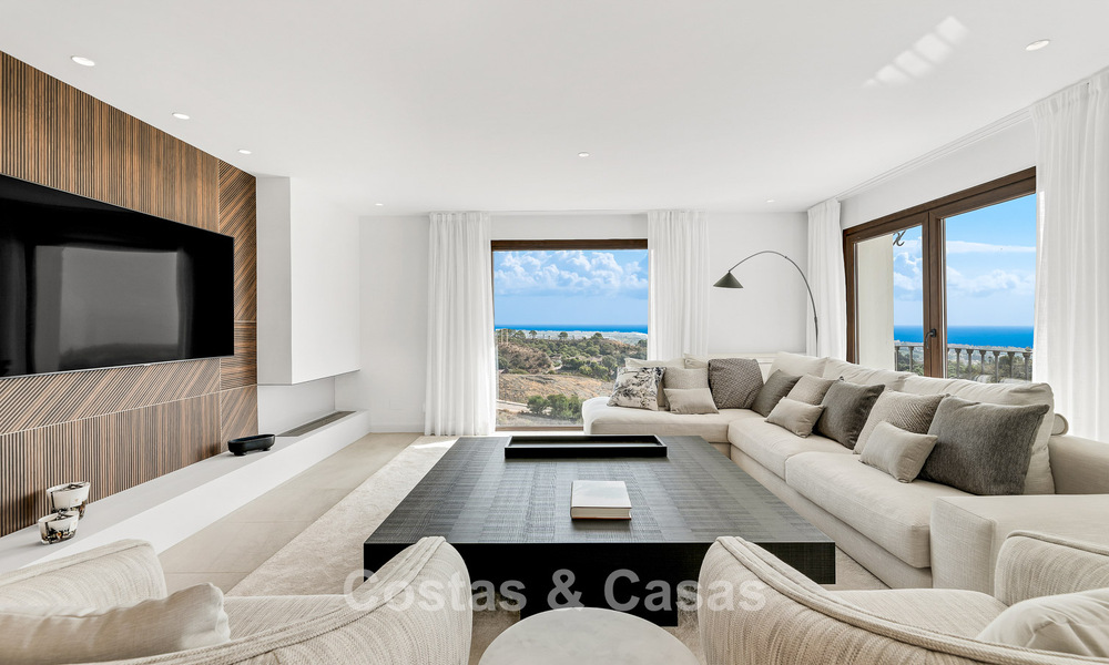 Villa de lujo de estilo español con vistas a la montaña y al mar en venta en la Nueva Milla de Oro, entre Marbella y Estepona 784058