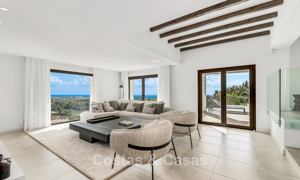 Villa de lujo de estilo español con vistas a la montaña y al mar en venta en la Nueva Milla de Oro, entre Marbella y Estepona 784059