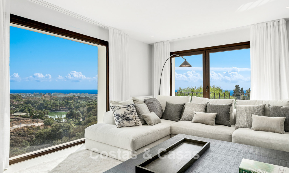 Villa de lujo de estilo español con vistas a la montaña y al mar en venta en la Nueva Milla de Oro, entre Marbella y Estepona 784060