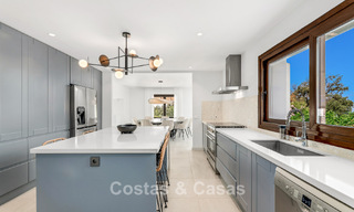 Villa de lujo de estilo español con vistas a la montaña y al mar en venta en la Nueva Milla de Oro, entre Marbella y Estepona 784063 