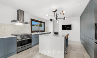 Villa de lujo de estilo español con vistas a la montaña y al mar en venta en la Nueva Milla de Oro, entre Marbella y Estepona 784064 