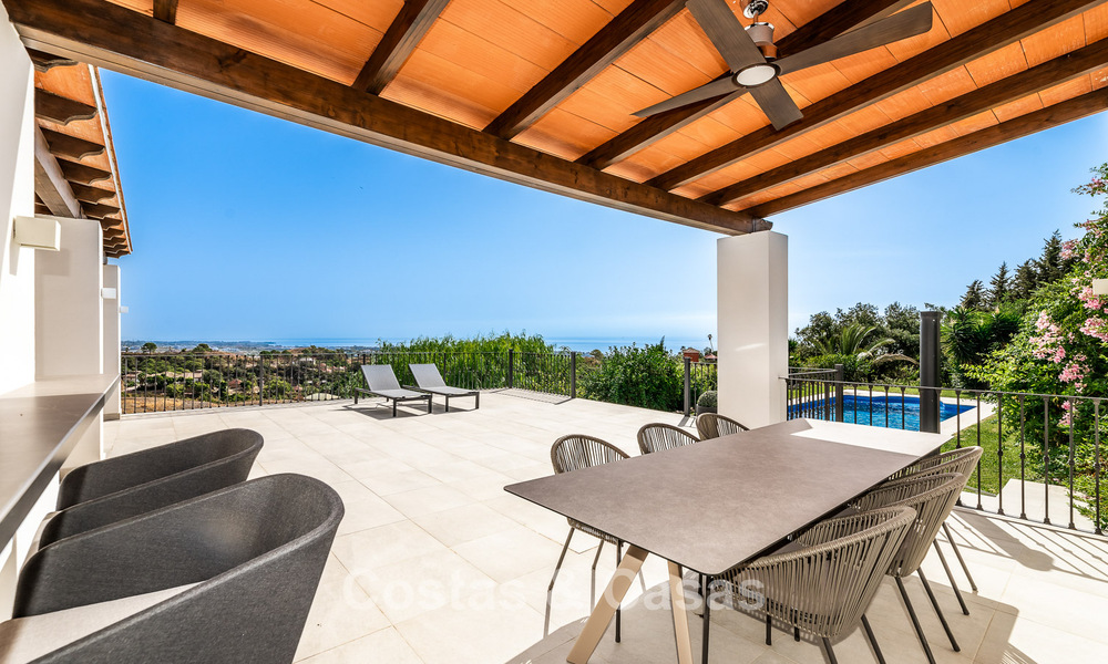 Villa de lujo de estilo español con vistas a la montaña y al mar en venta en la Nueva Milla de Oro, entre Marbella y Estepona 784066
