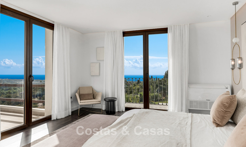 Villa de lujo de estilo español con vistas a la montaña y al mar en venta en la Nueva Milla de Oro, entre Marbella y Estepona 784068