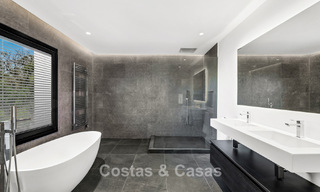 Villa de lujo de estilo español con vistas a la montaña y al mar en venta en la Nueva Milla de Oro, entre Marbella y Estepona 784070 