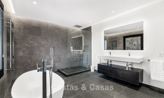 Villa de lujo de estilo español con vistas a la montaña y al mar en venta en la Nueva Milla de Oro, entre Marbella y Estepona 784071 