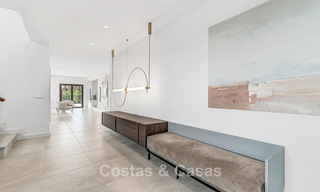 Villa de lujo de estilo español con vistas a la montaña y al mar en venta en la Nueva Milla de Oro, entre Marbella y Estepona 784074 