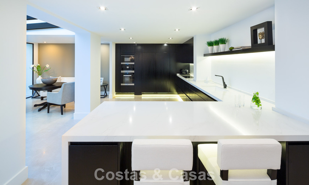 Lujosa y moderna villa mediterránea en venta, en primera línea de Aloha Golf, en el Valle del Golf de Nueva Andalucía, Marbella 784085