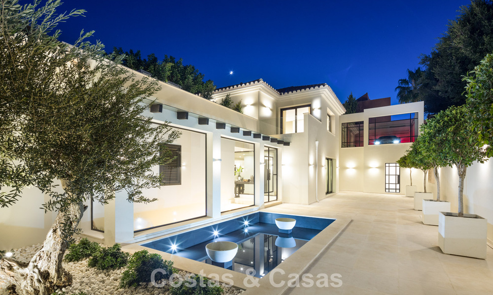 Lujosa y moderna villa mediterránea en venta, en primera línea de Aloha Golf, en el Valle del Golf de Nueva Andalucía, Marbella 784086