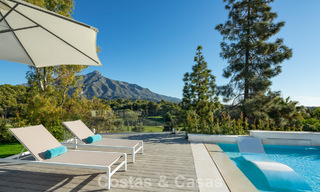 Lujosa y moderna villa mediterránea en venta, en primera línea de Aloha Golf, en el Valle del Golf de Nueva Andalucía, Marbella 784090 