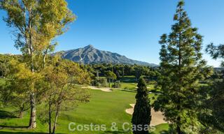 Lujosa y moderna villa mediterránea en venta, en primera línea de Aloha Golf, en el Valle del Golf de Nueva Andalucía, Marbella 784091 