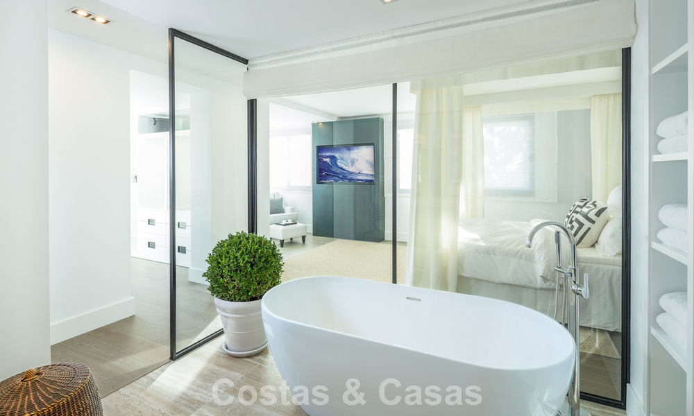 Lujosa y moderna villa mediterránea en venta, en primera línea de Aloha Golf, en el Valle del Golf de Nueva Andalucía, Marbella 784093