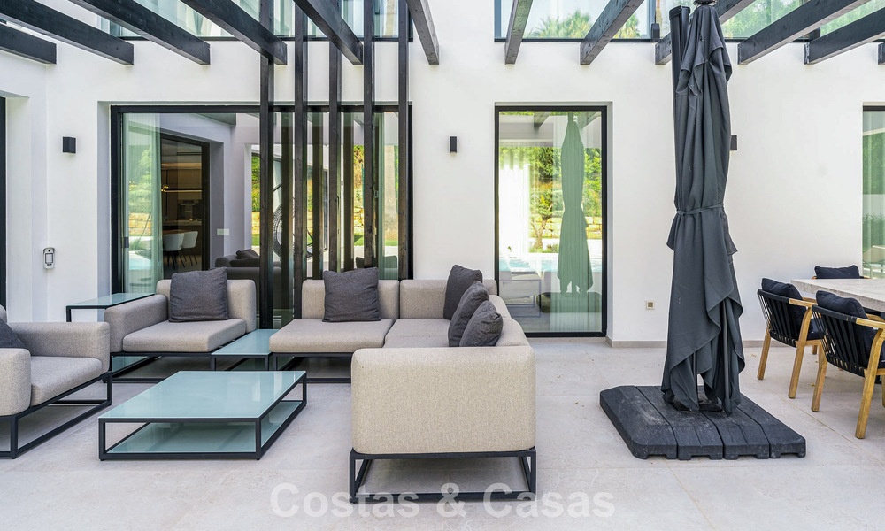 Villa de lujo modernizada y lista para entrar a vivir en venta en el corazón de Nueva Andalucía, Marbella 784108