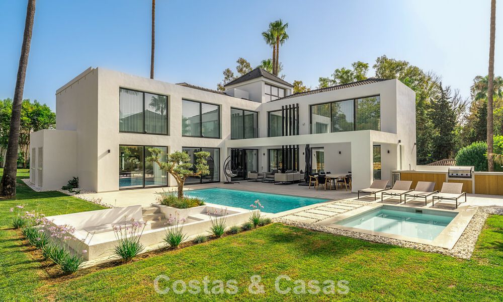 Villa de lujo modernizada y lista para entrar a vivir en venta en el corazón de Nueva Andalucía, Marbella 784111