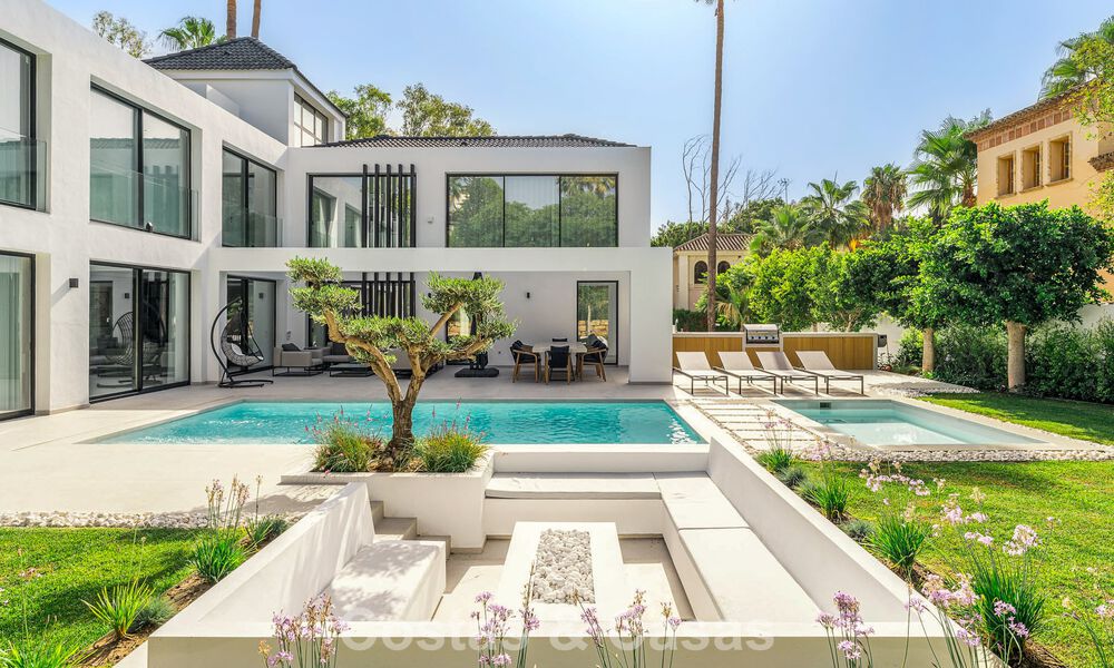Villa de lujo modernizada y lista para entrar a vivir en venta en el corazón de Nueva Andalucía, Marbella 784114
