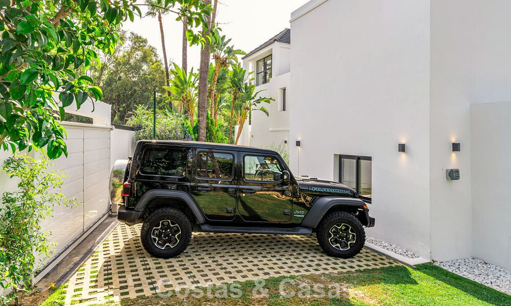 Villa de lujo modernizada y lista para entrar a vivir en venta en el corazón de Nueva Andalucía, Marbella 784117