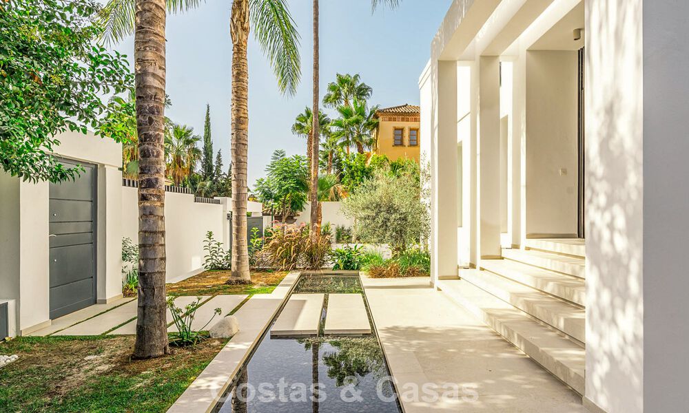 Villa de lujo modernizada y lista para entrar a vivir en venta en el corazón de Nueva Andalucía, Marbella 784118
