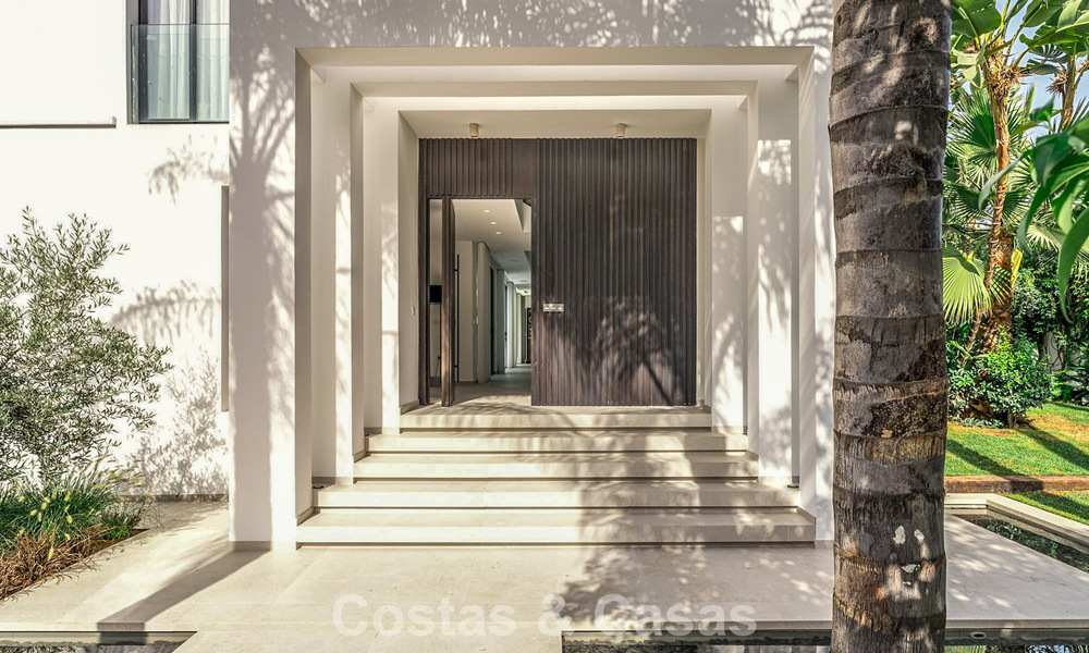Villa de lujo modernizada y lista para entrar a vivir en venta en el corazón de Nueva Andalucía, Marbella 784119