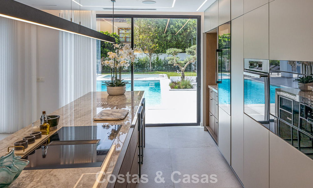 Villa de lujo modernizada y lista para entrar a vivir en venta en el corazón de Nueva Andalucía, Marbella 784122