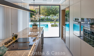 Villa de lujo modernizada y lista para entrar a vivir en venta en el corazón de Nueva Andalucía, Marbella 784122 